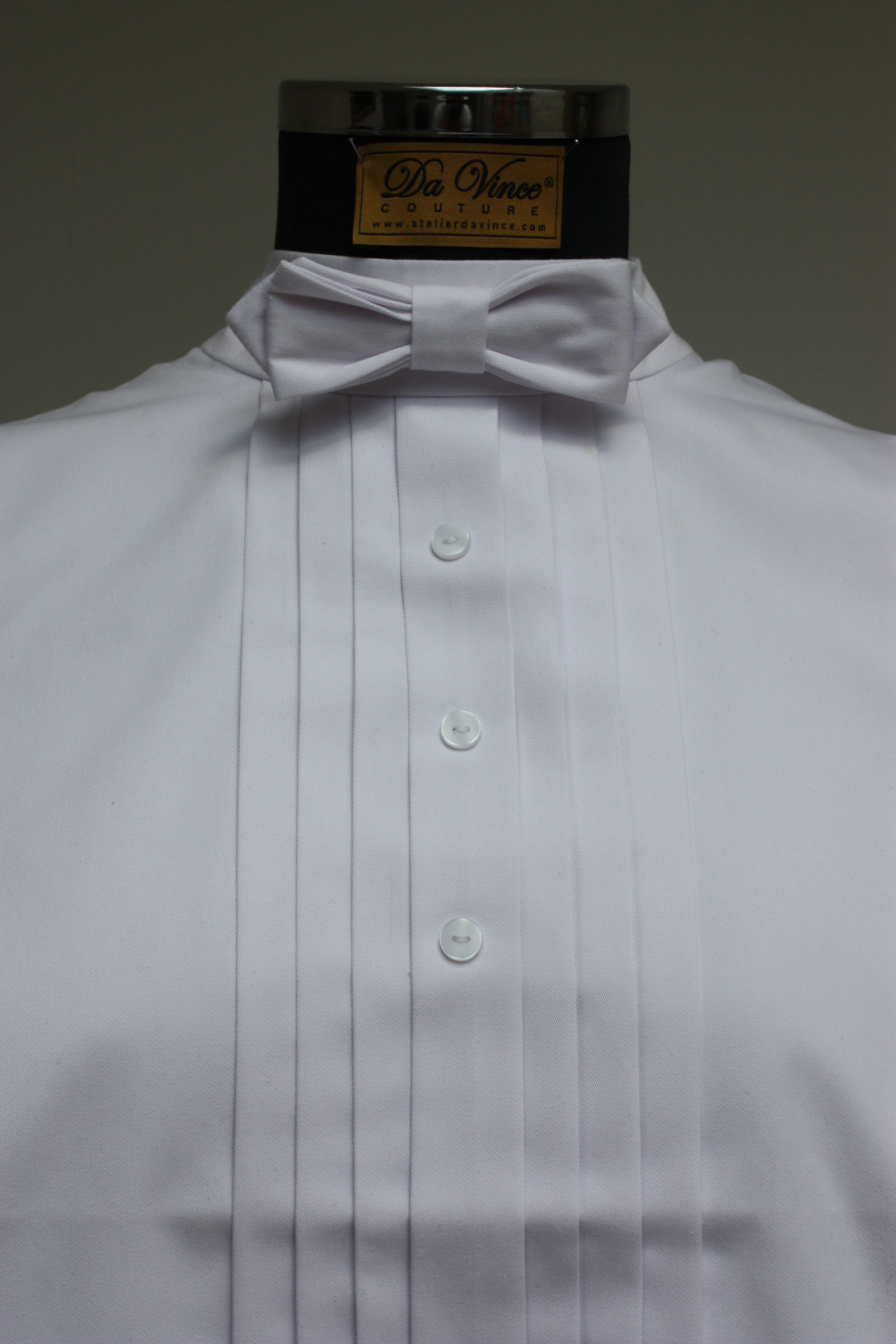 jabot close up
